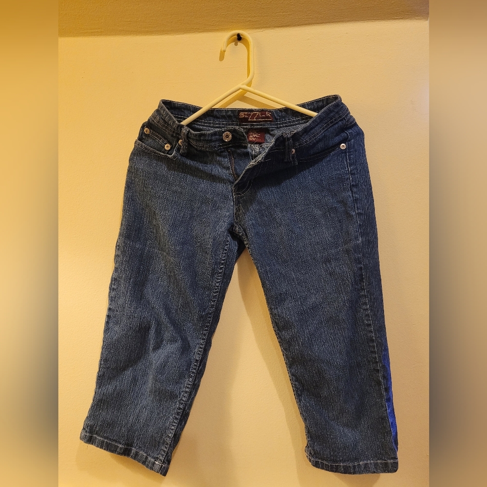 Women's Cropped Blue Jeans